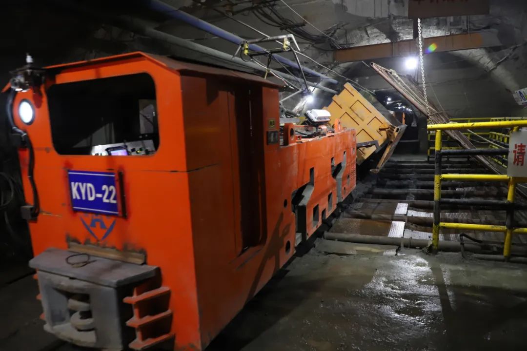 多項國內首創電機車無人駕駛技術應用金川集團井下