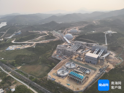 三亞礦山項目最大單體工程鋼網(wǎng)架順利完成首吊