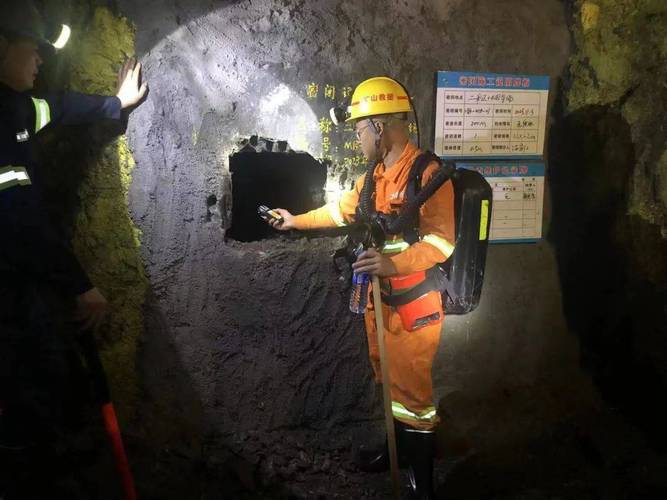 龍巖市煤礦礦山救護隊 以實戰(zhàn)演練錘煉技能 守護礦山平安